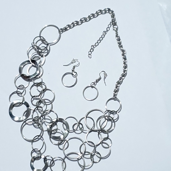 Circles Necklace and Earrings - Picture 2 of 7